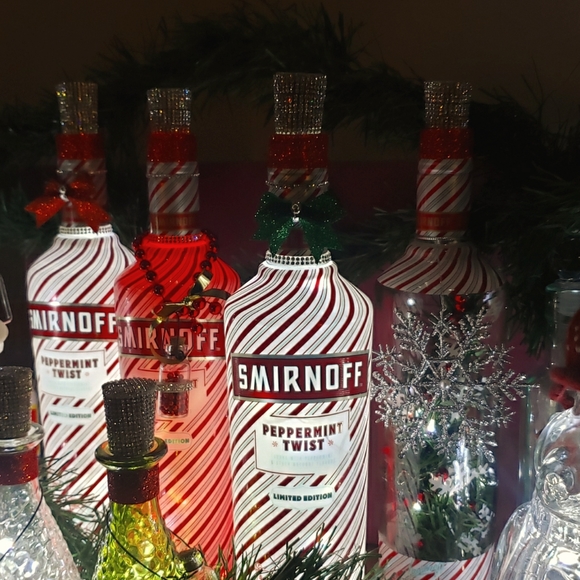 🎄Christmas Fancy Liquor Bottle Lights ~ Peppermint Vodka w/ sparkles & bows - Picture 4 of 10